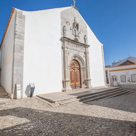 Alvorada House, Callebanda Barracol *